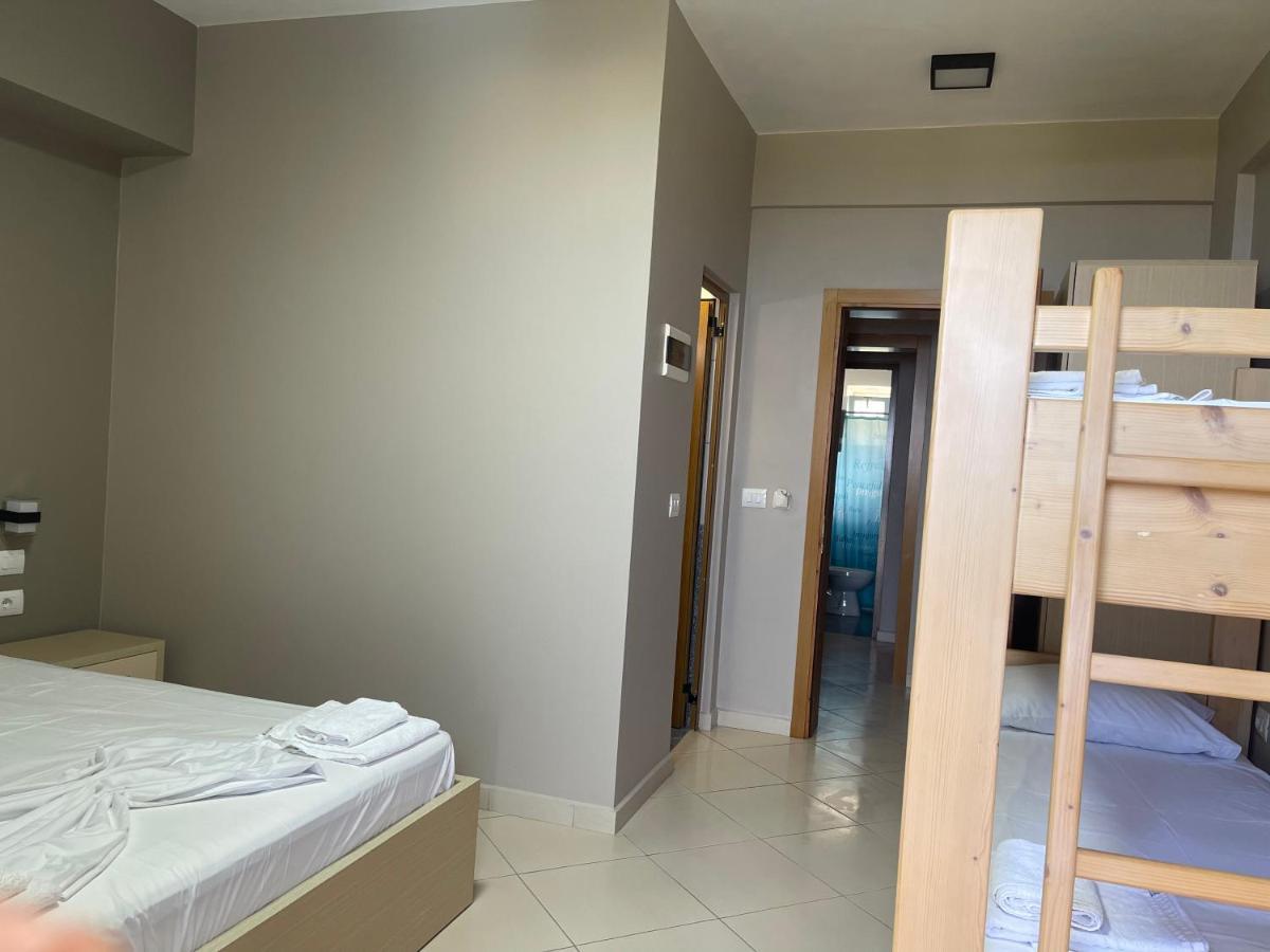 Season Inn Dhërmi エクステリア 写真