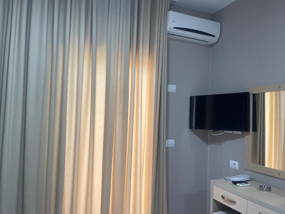 Season Inn Dhërmi エクステリア 写真