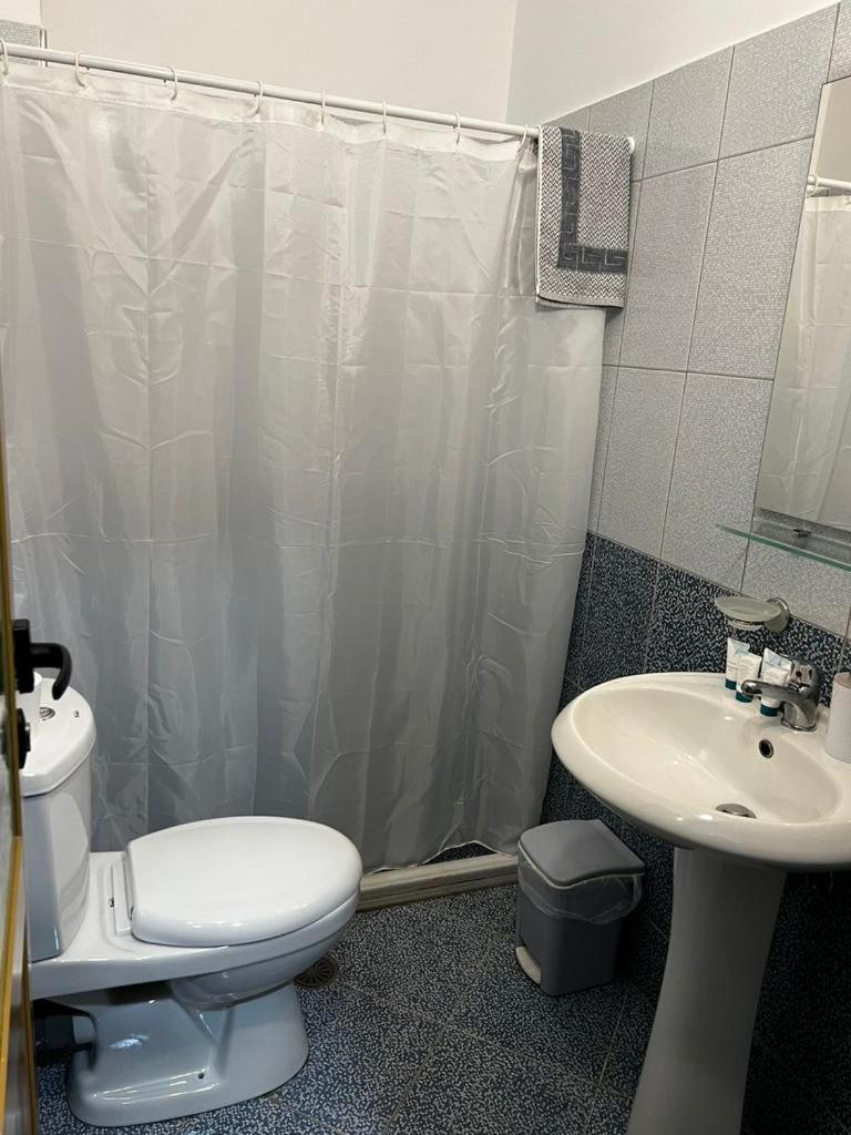 Season Inn Dhërmi エクステリア 写真