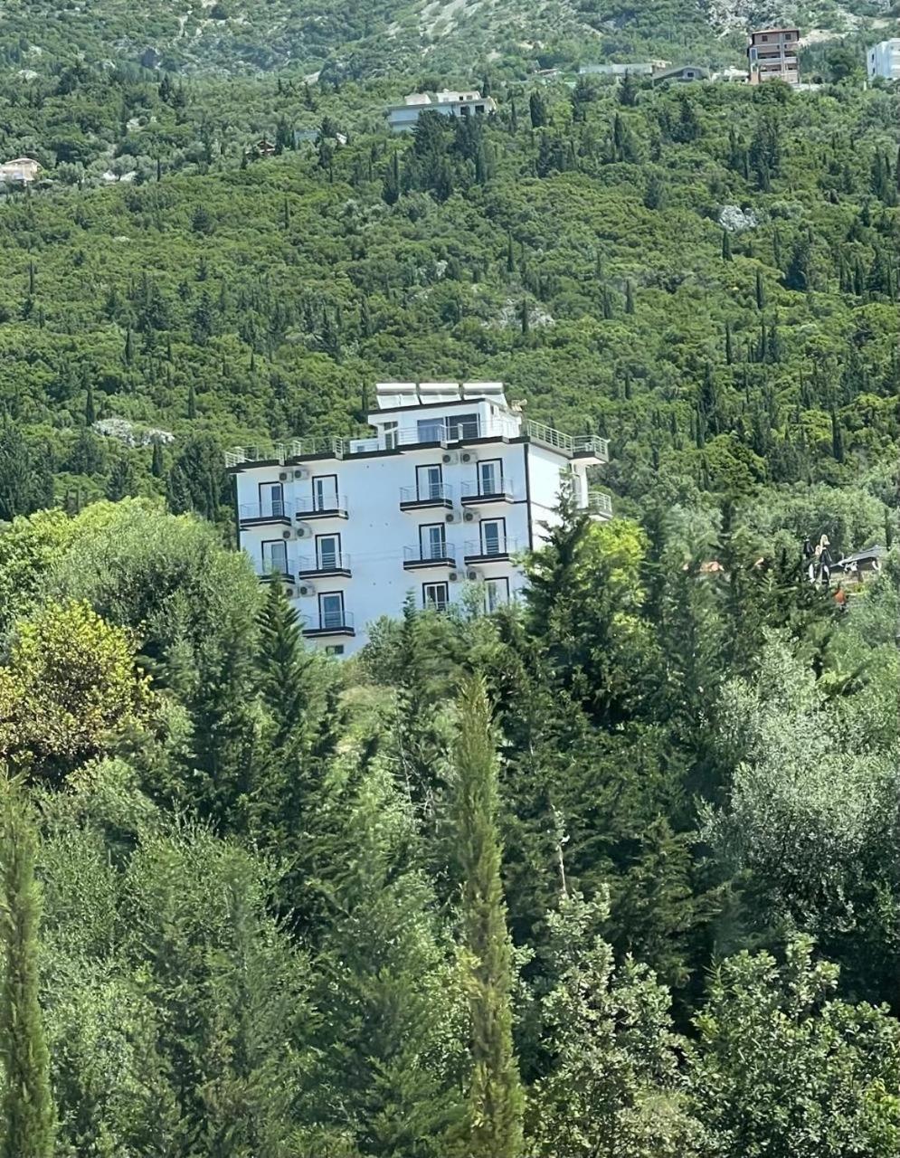 Season Inn Dhërmi エクステリア 写真