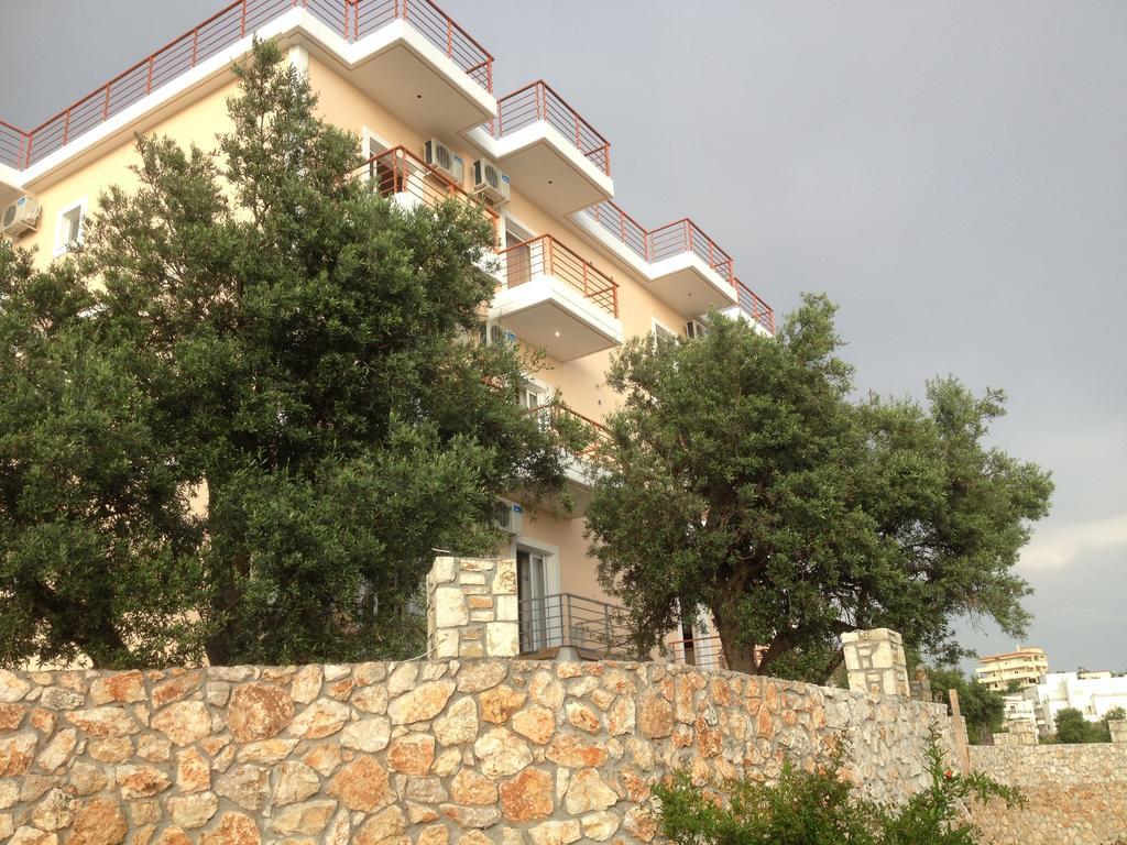 Season Inn Dhërmi エクステリア 写真